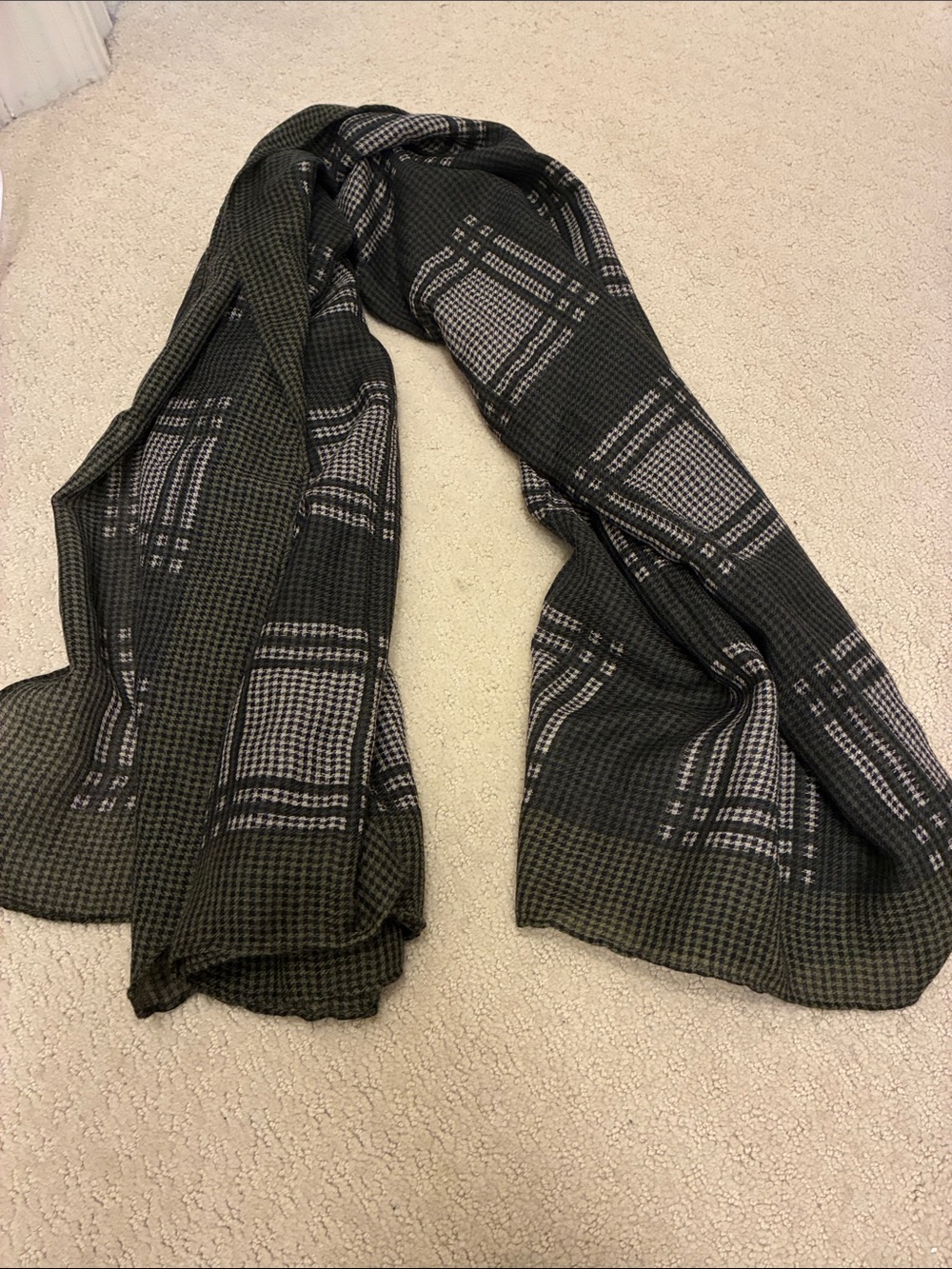 Authentic Bottega Veneta Olive Green Houndstooth Plaid Scarf - Wool, Cashmere &